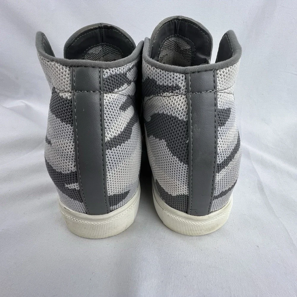 STEVE MADDEN Womens Camo Knit Wedge Click Sneakers Side Zip Gray White Sz 10